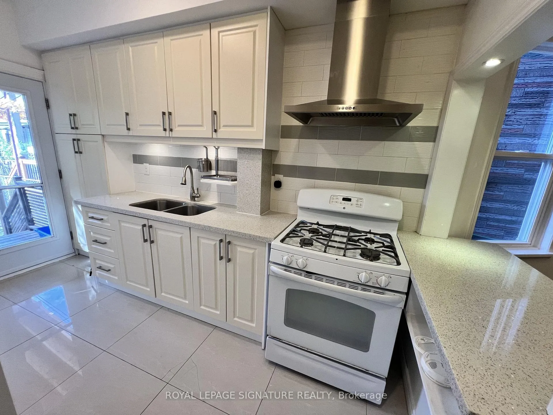 Photo 11 of Unit Main, 800 Pape Avenue, Toronto, Playter Estates-Danforth — HOMEH