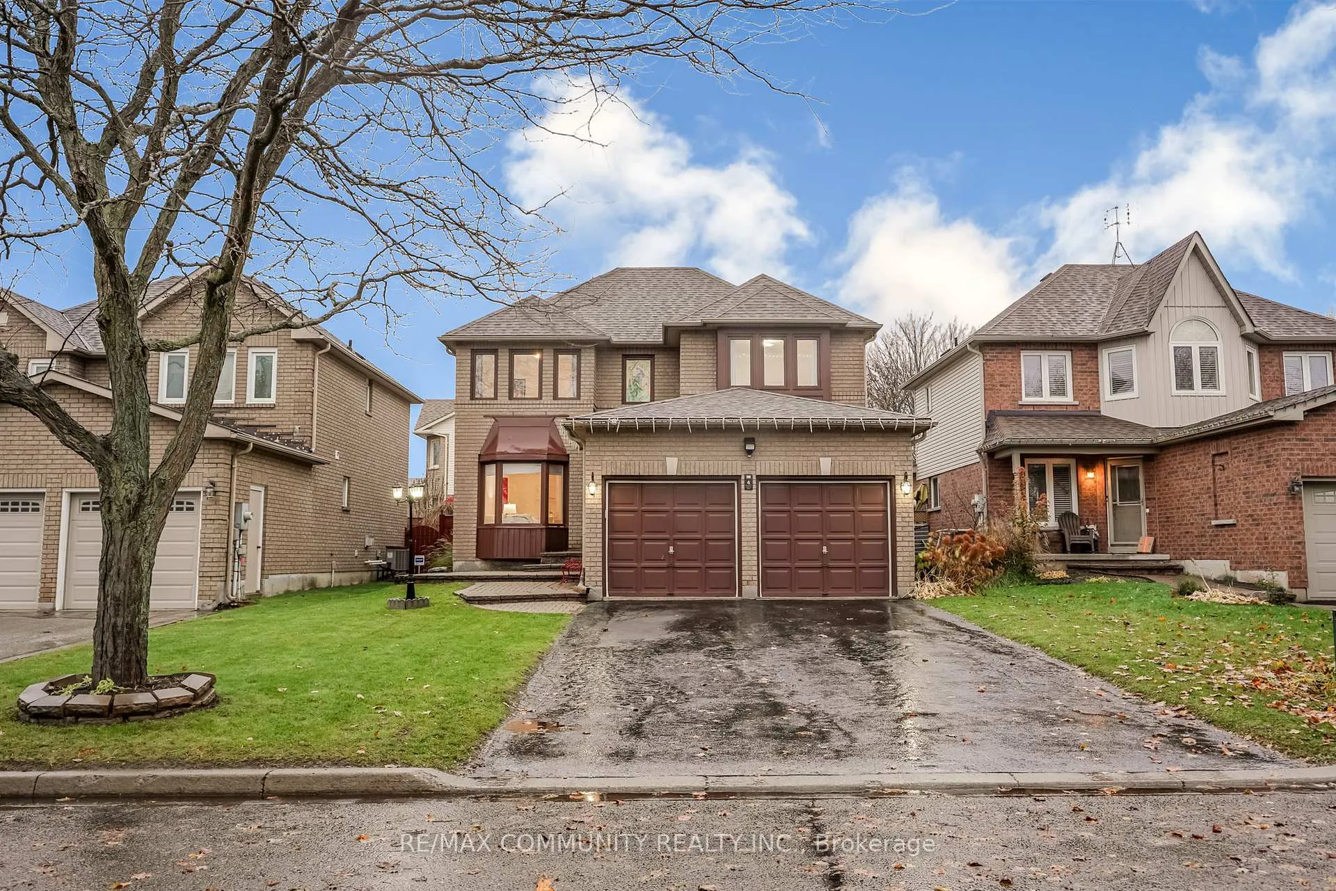Photo 3 of 4 Edgerton Drive N, Clarington, Bowmanville — HOMEH