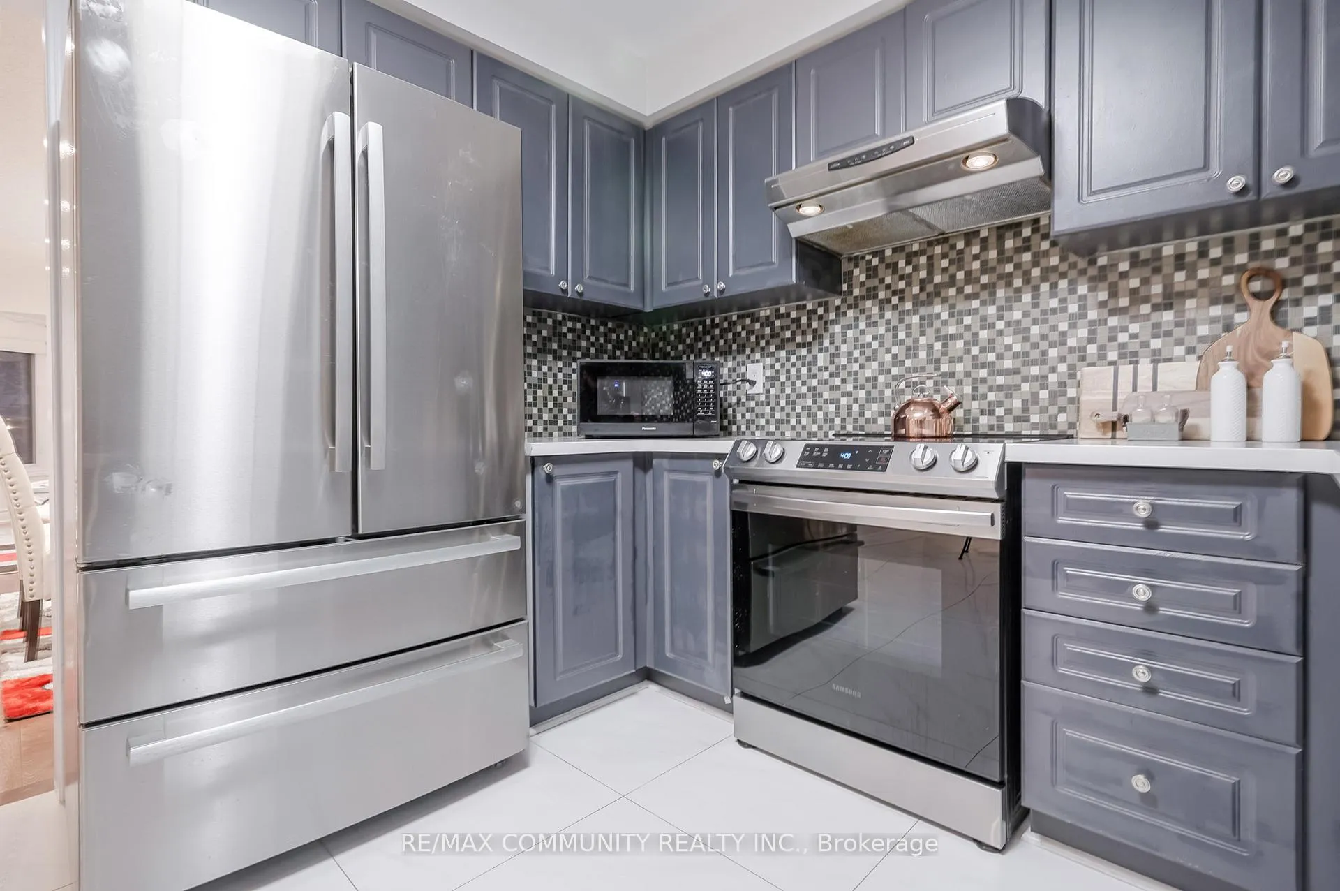 Photo 21 of 4 Edgerton Drive N, Clarington, Bowmanville — HOMEH