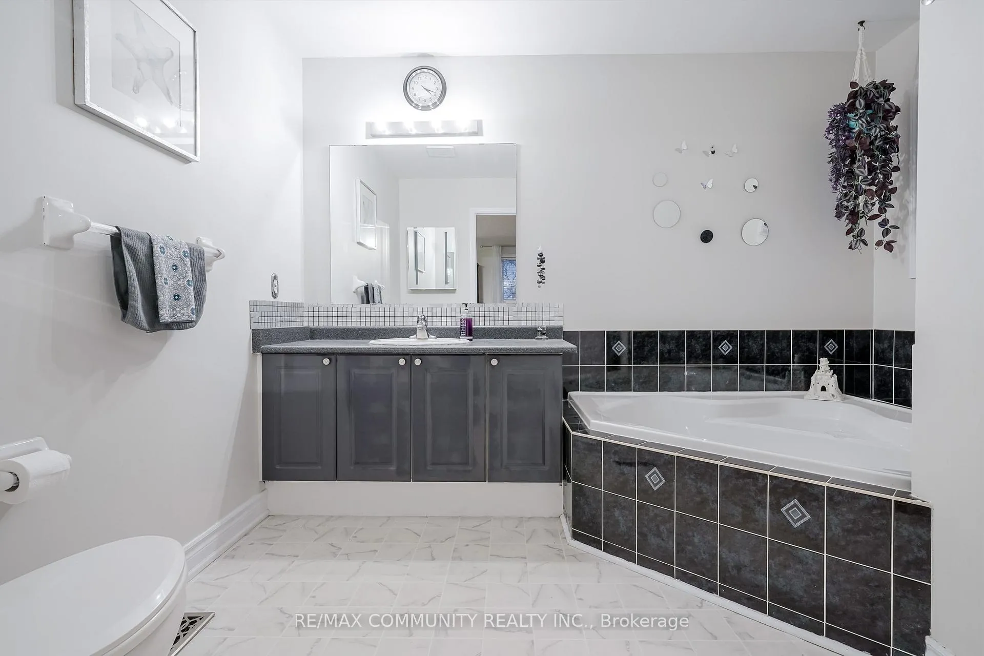 Photo 36 of 4 Edgerton Drive N, Clarington, Bowmanville — HOMEH