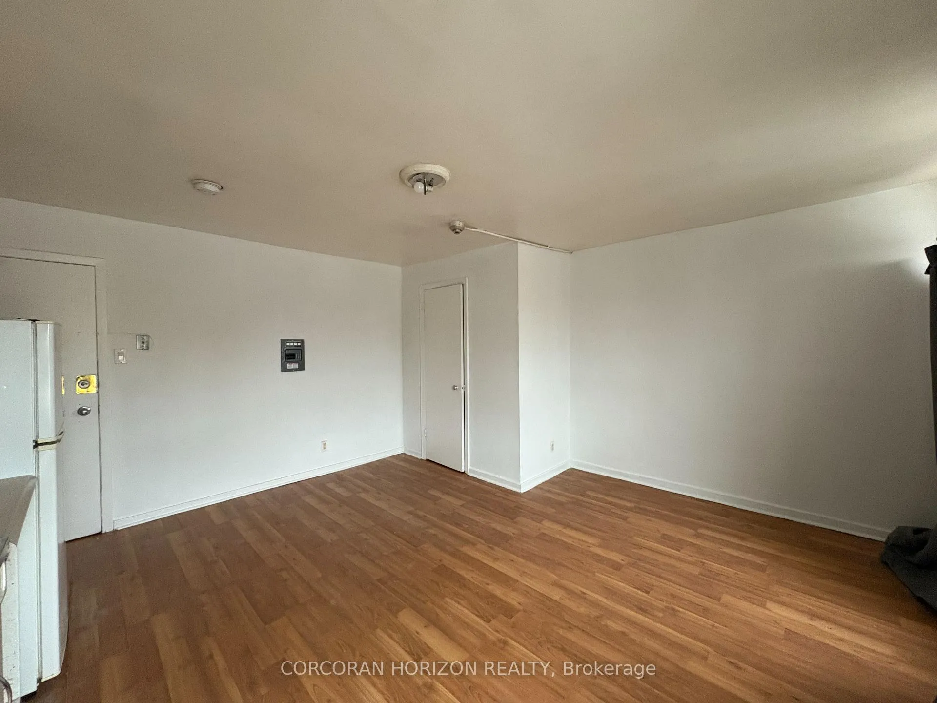 Photo 2 of Unit Upper, 1020 Coxwell Avenue, Toronto, East York — HOMEH