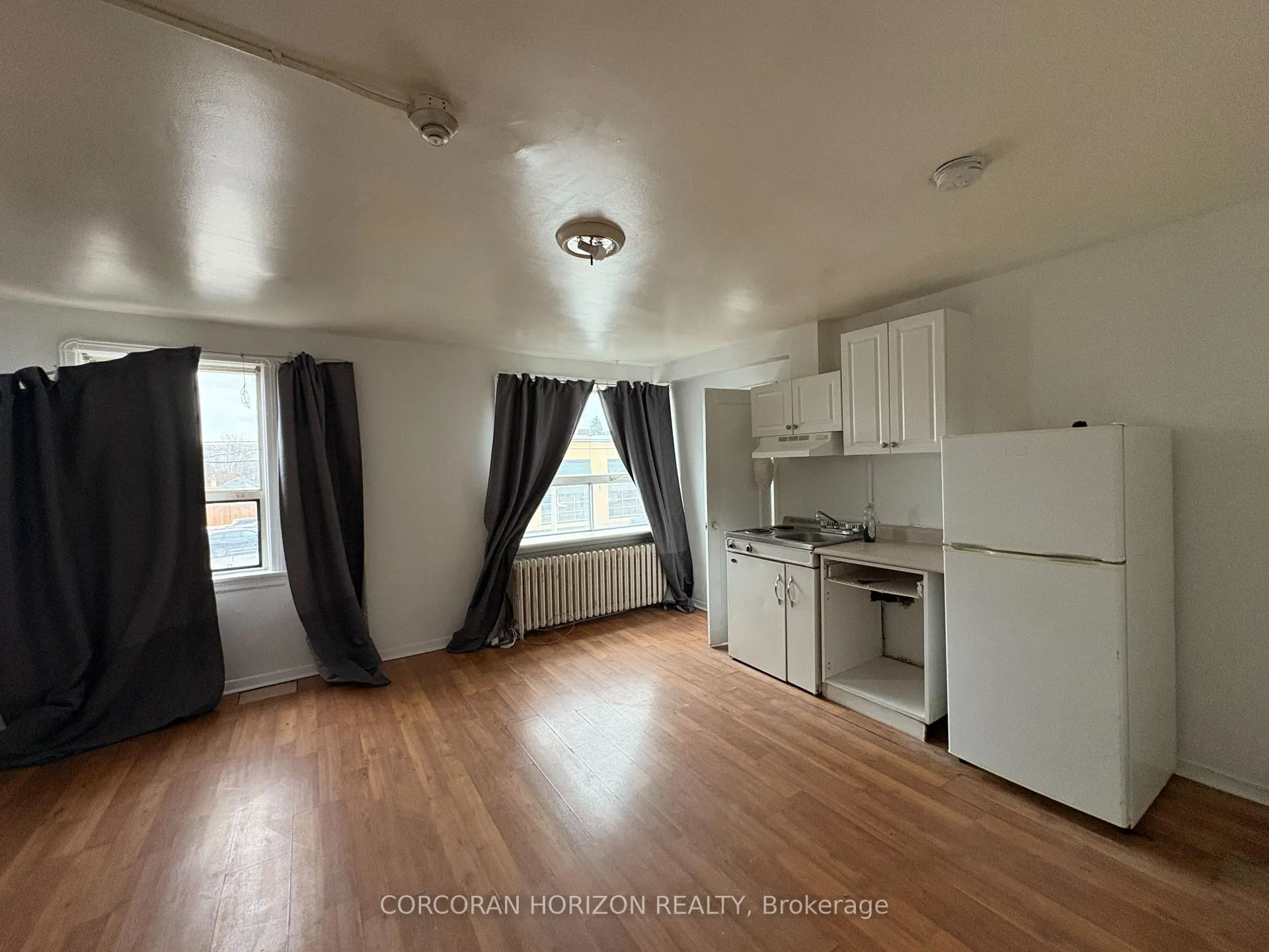 Photo 3 of Unit Upper, 1020 Coxwell Avenue, Toronto, East York — HOMEH