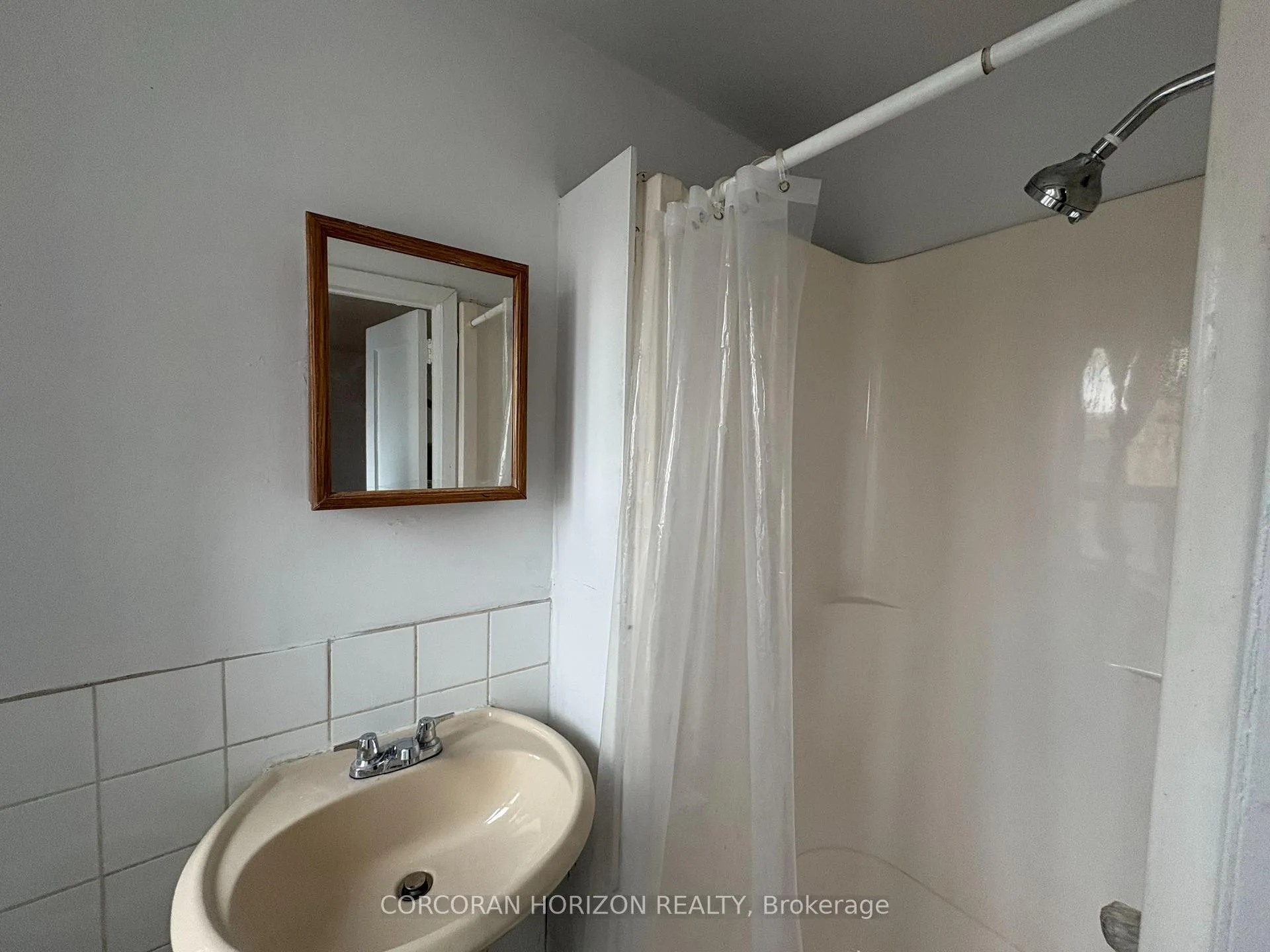 Photo 4 of Unit Upper, 1020 Coxwell Avenue, Toronto, East York — HOMEH