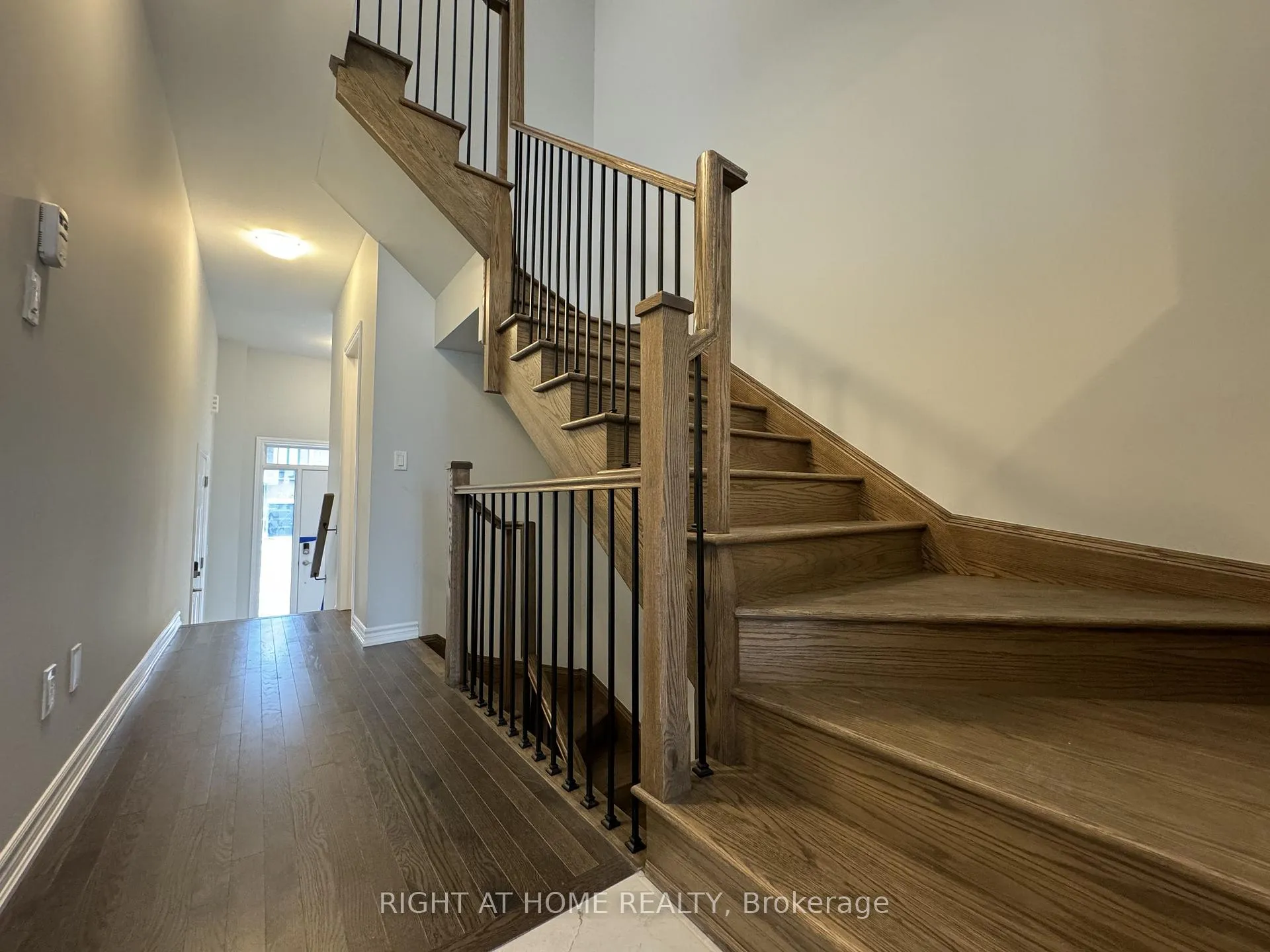 Photo 4 of 1107 Thompson Drive, Oshawa, Kedron — HOMEH