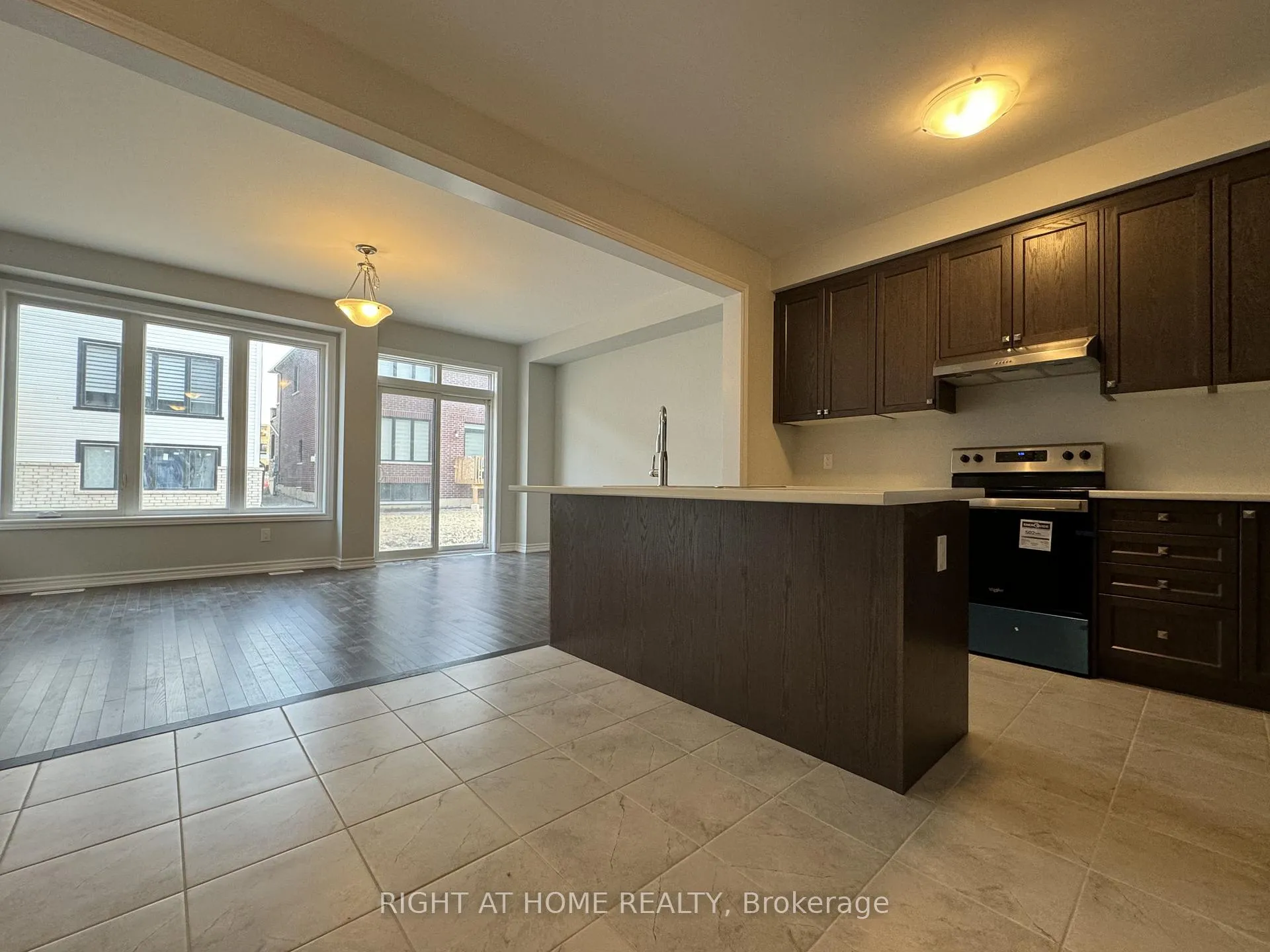 Photo 5 of 1107 Thompson Drive, Oshawa, Kedron — HOMEH