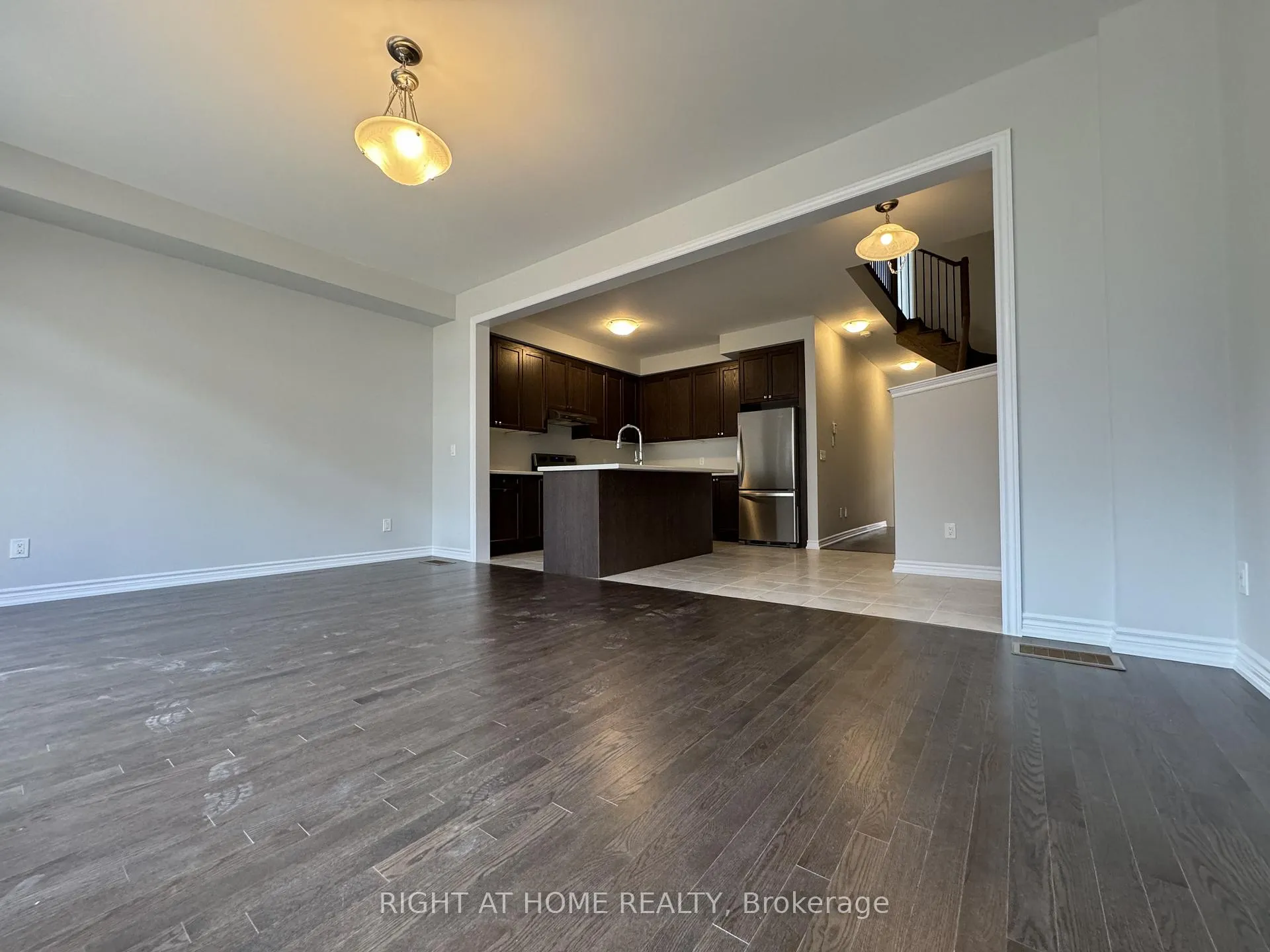 Photo 8 of 1107 Thompson Drive, Oshawa, Kedron — HOMEH