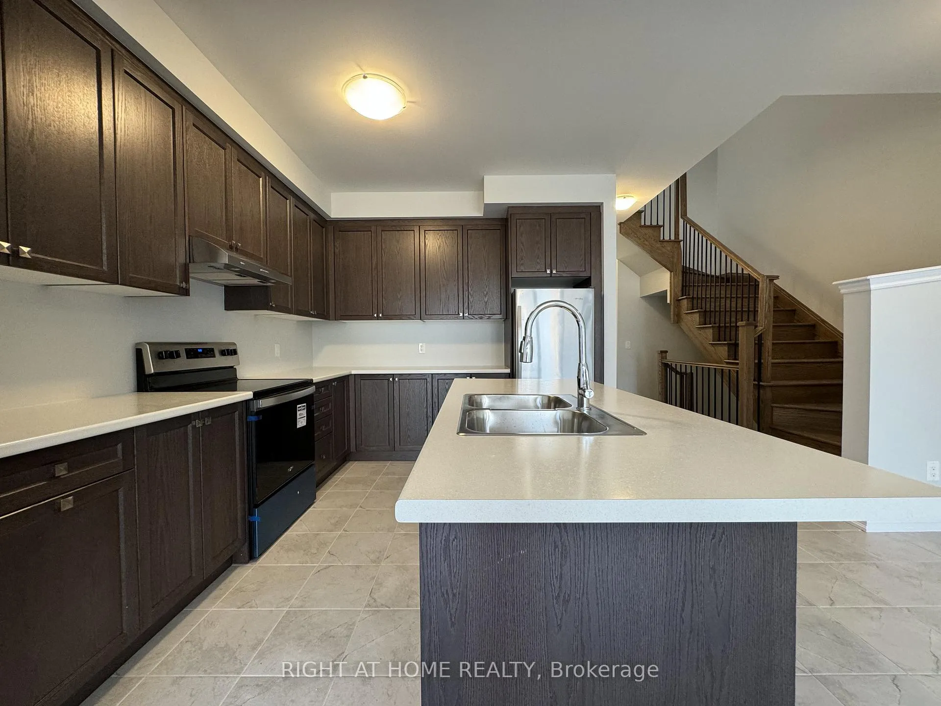 Photo 9 of 1107 Thompson Drive, Oshawa, Kedron — HOMEH