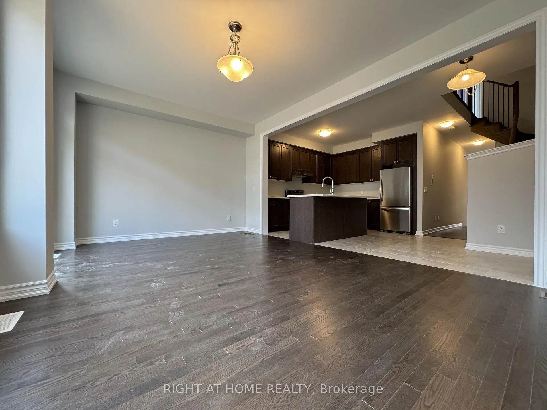 Photo 10 of 1107 Thompson Drive, Oshawa, Kedron — HOMEH