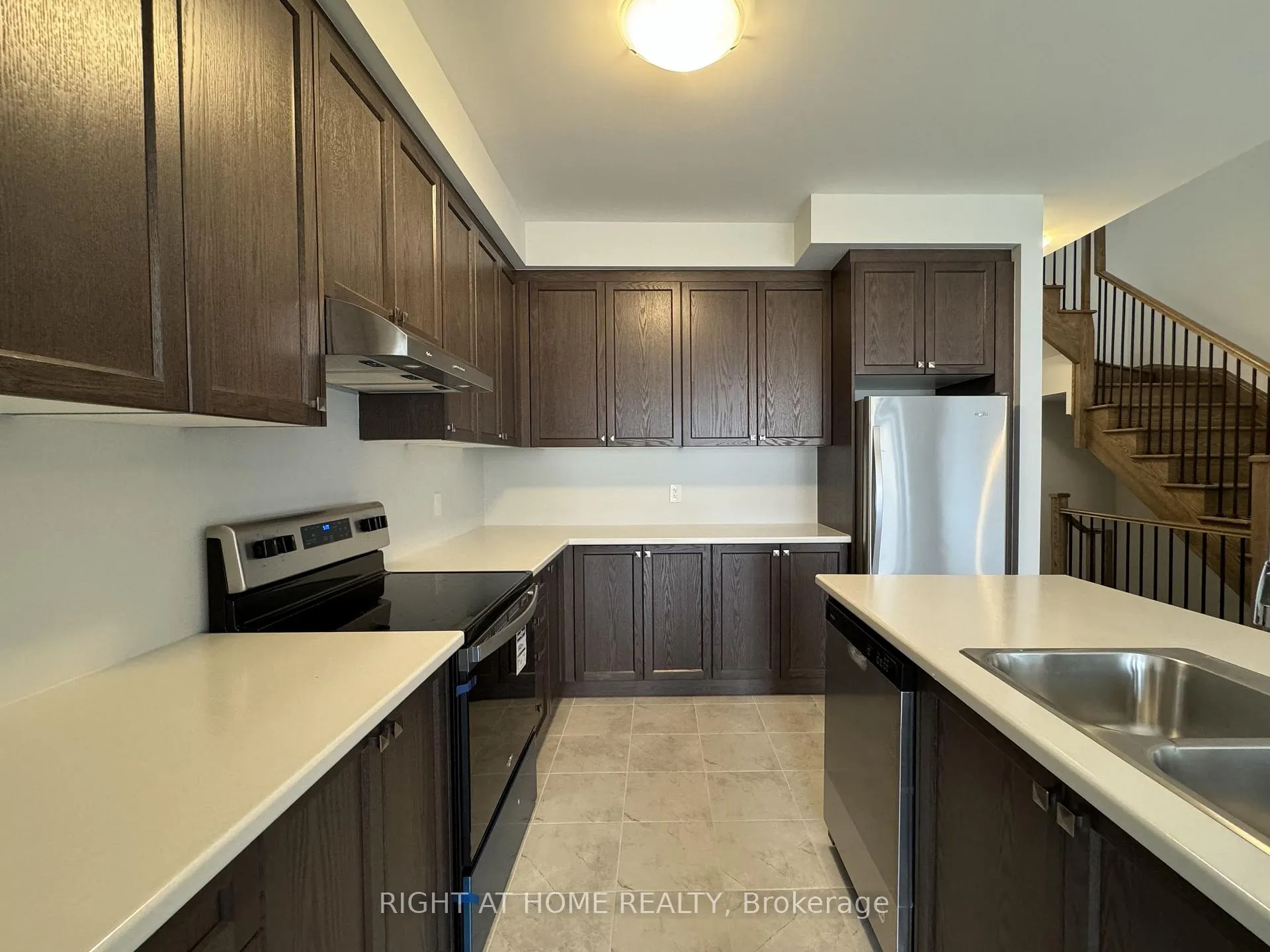 Photo 14 of 1107 Thompson Drive, Oshawa, Kedron — HOMEH