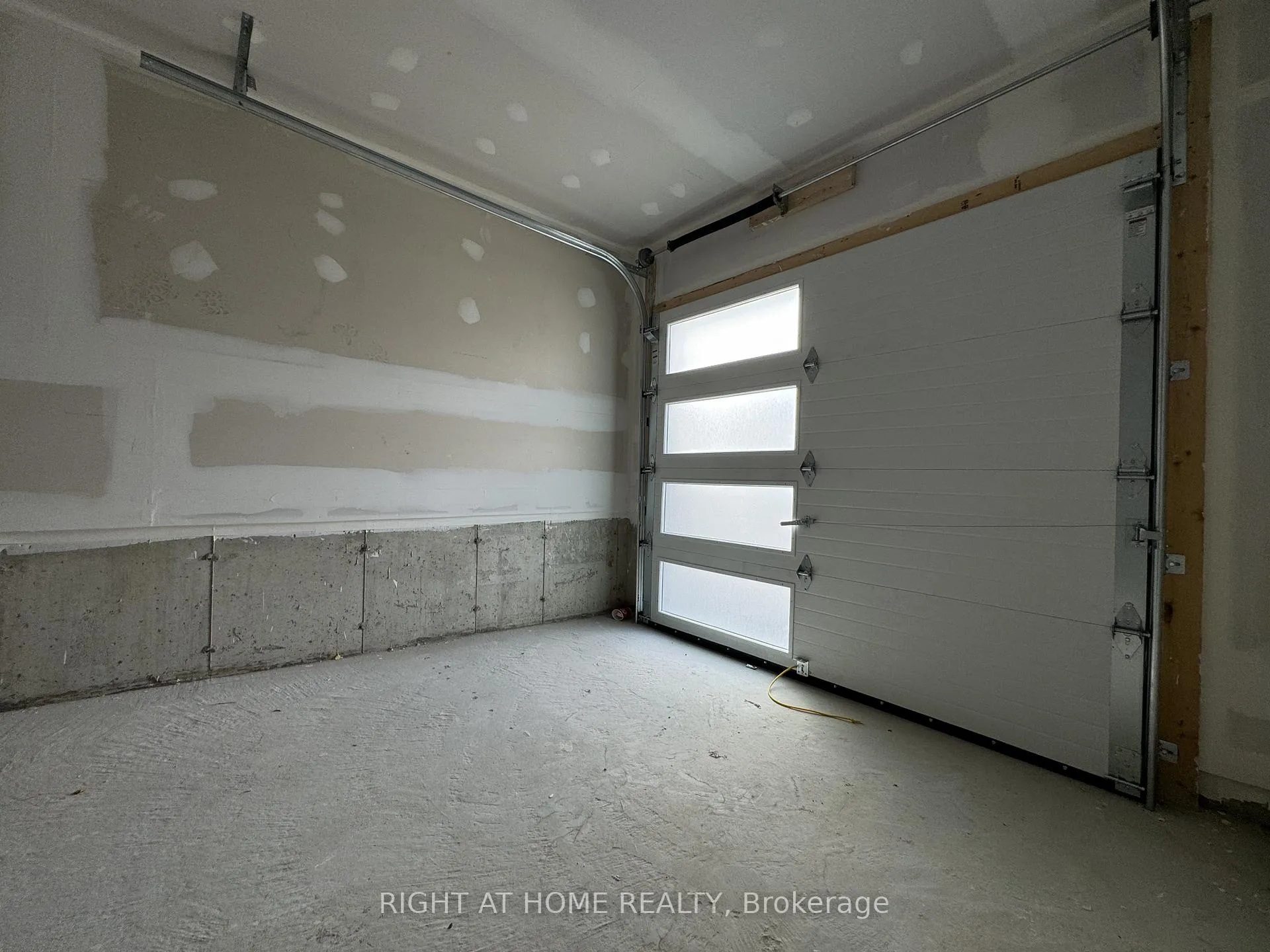 Photo 32 of 1107 Thompson Drive, Oshawa, Kedron — HOMEH