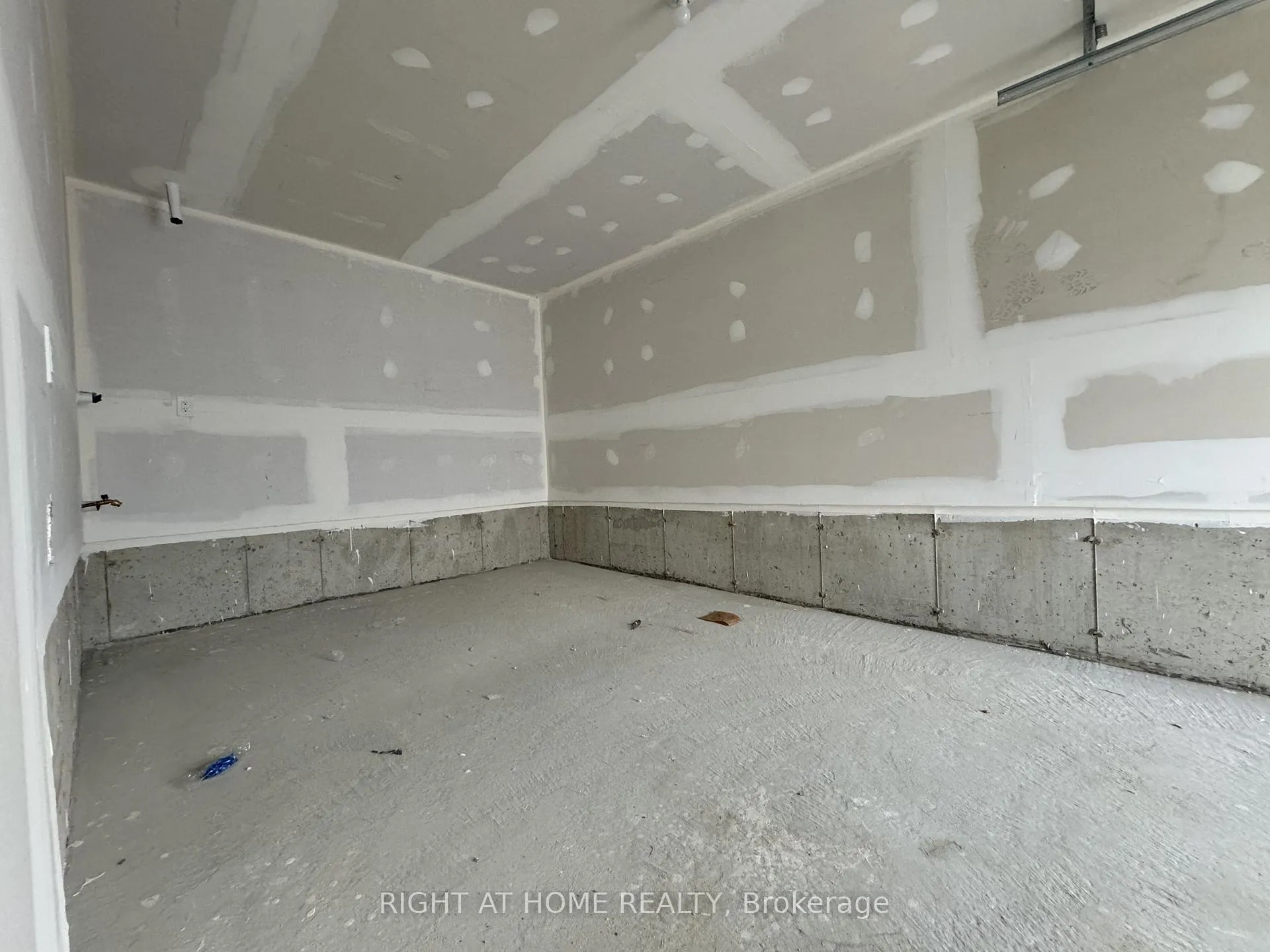 Photo 33 of 1107 Thompson Drive, Oshawa, Kedron — HOMEH