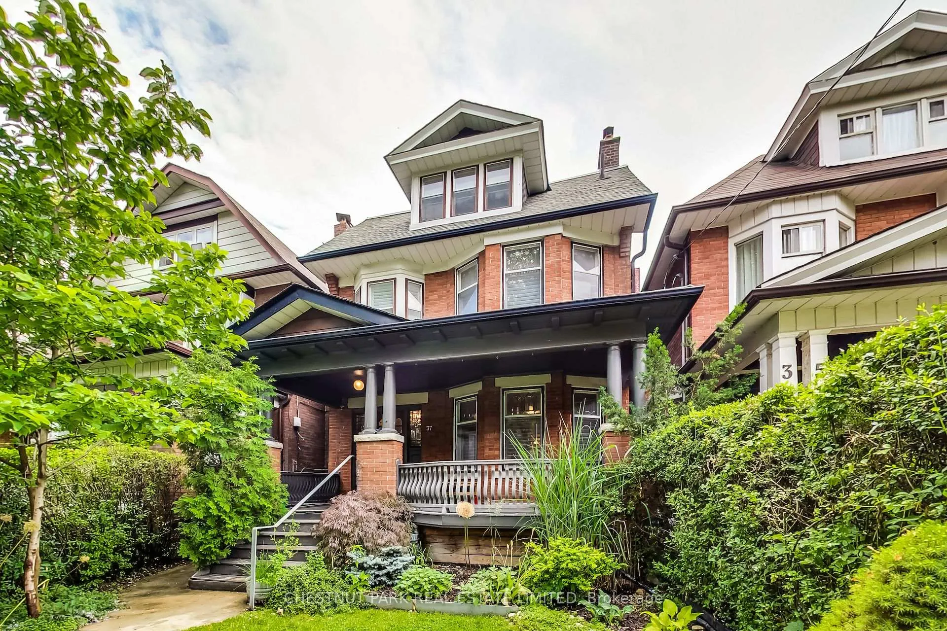 Front of Unit Lower, 37 Tyndall Avenue