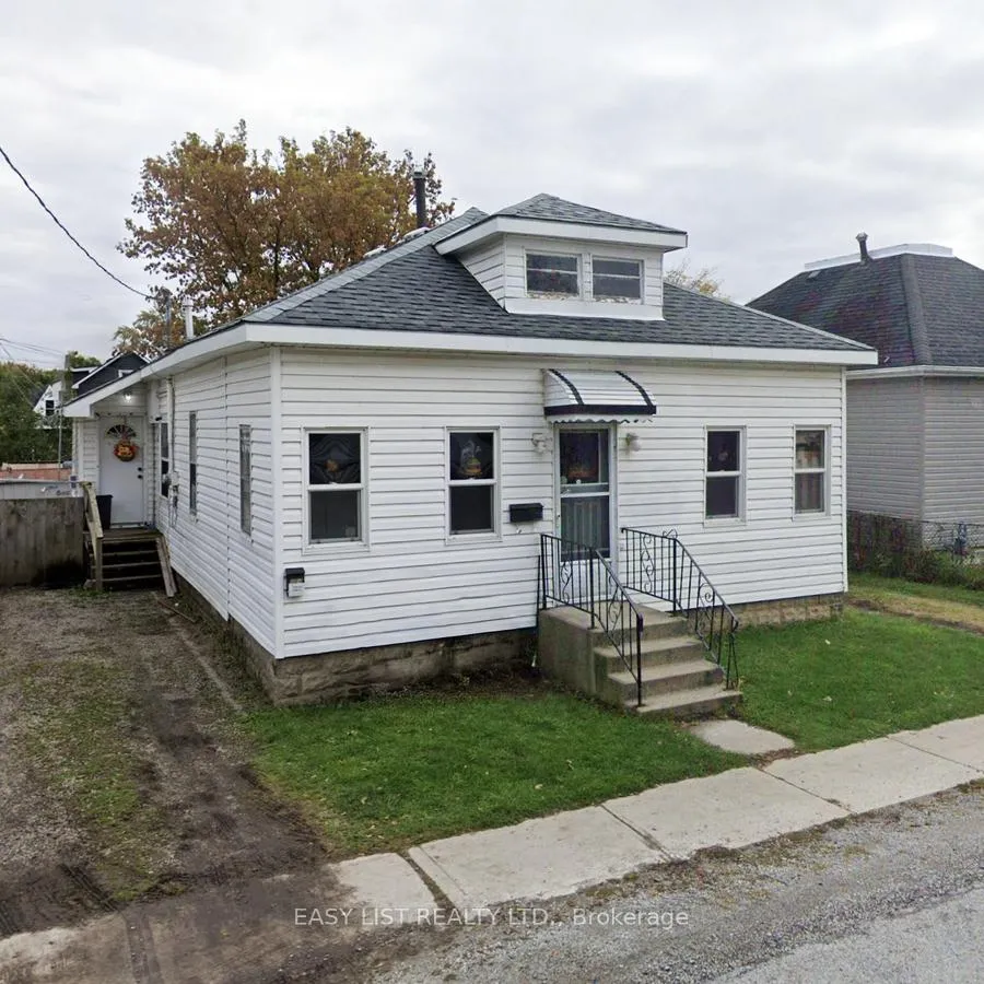 Front of 320 Lafontaine Street