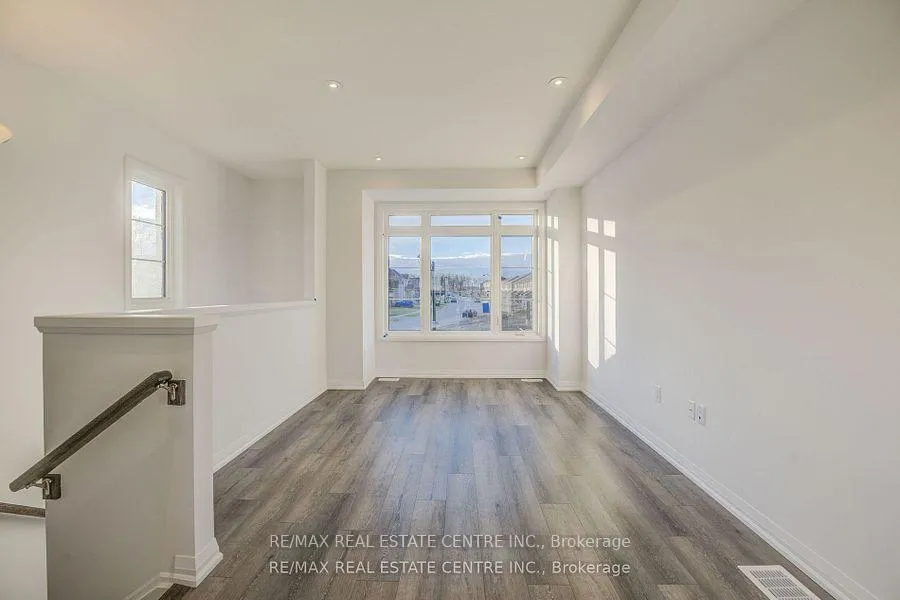 Photo 2 of Unit 1, 120 Court Drive, Brant, Paris — HOMEH
