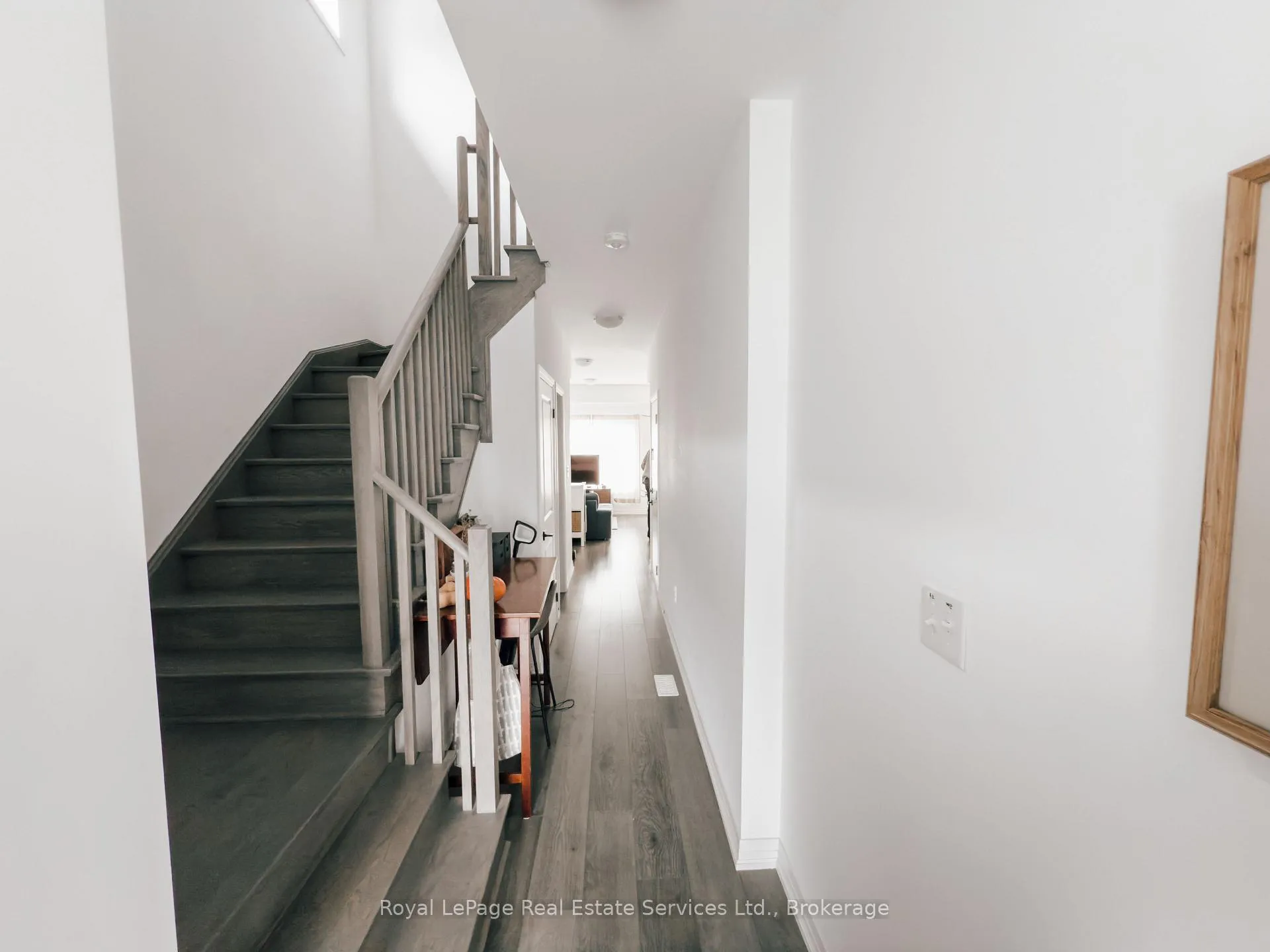 Photo 3 of 85 Gateland Drive, Barrie, Painswick South — HOMEH