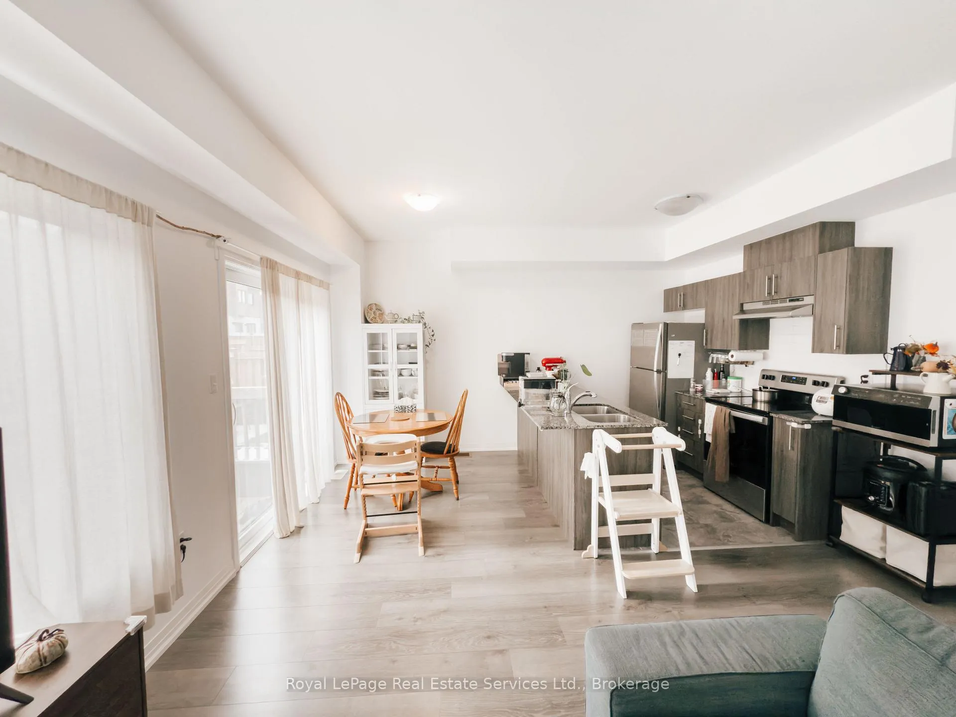 Photo 11 of 85 Gateland Drive, Barrie, Painswick South — HOMEH
