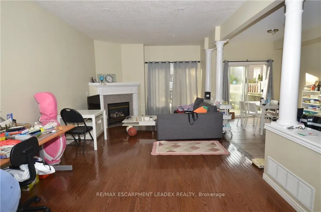 Photo 3 of 524 Stonehenge Drive, Hamilton, Ancaster — HOMEH