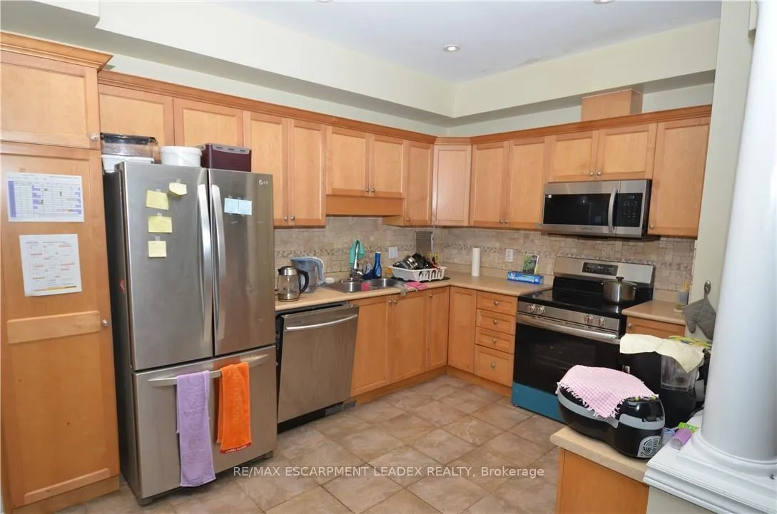 Photo 10 of 524 Stonehenge Drive, Hamilton, Ancaster — HOMEH