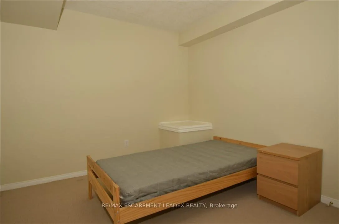 Photo 17 of 524 Stonehenge Drive, Hamilton, Ancaster — HOMEH