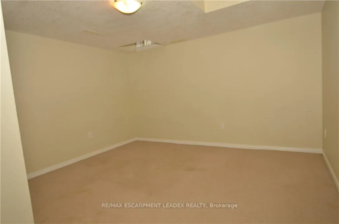Photo 19 of 524 Stonehenge Drive, Hamilton, Ancaster — HOMEH