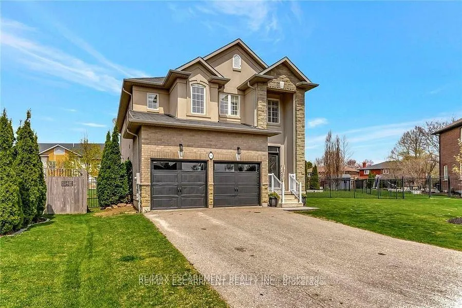 Photo 3 of 349 Valridge Drive, Hamilton, Ancaster — HOMEH