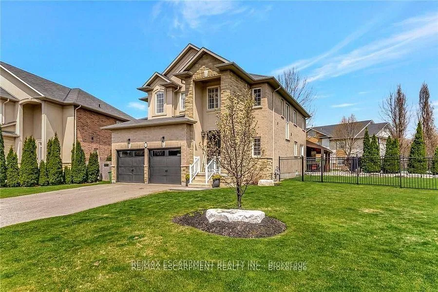 Photo 4 of 349 Valridge Drive, Hamilton, Ancaster — HOMEH