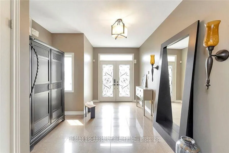 Photo 5 of 349 Valridge Drive, Hamilton, Ancaster — HOMEH