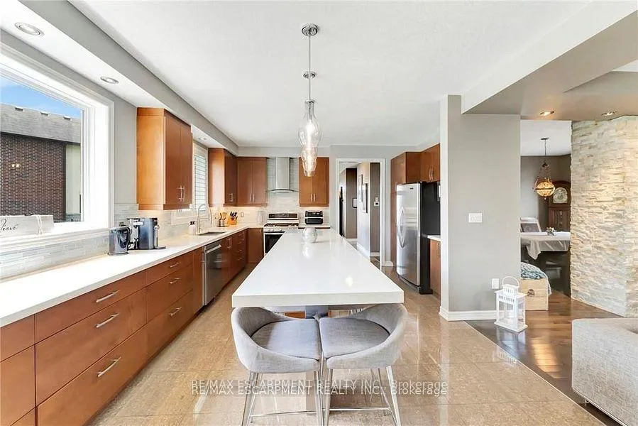 Photo 7 of 349 Valridge Drive, Hamilton, Ancaster — HOMEH