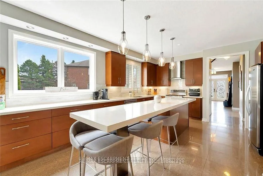 Photo 8 of 349 Valridge Drive, Hamilton, Ancaster — HOMEH