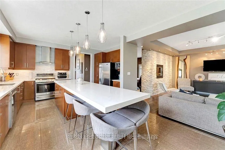 Photo 9 of 349 Valridge Drive, Hamilton, Ancaster — HOMEH