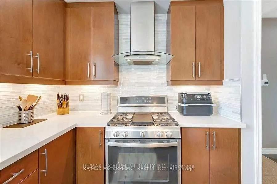 Photo 10 of 349 Valridge Drive, Hamilton, Ancaster — HOMEH