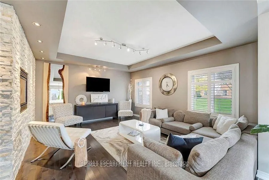 Photo 12 of 349 Valridge Drive, Hamilton, Ancaster — HOMEH