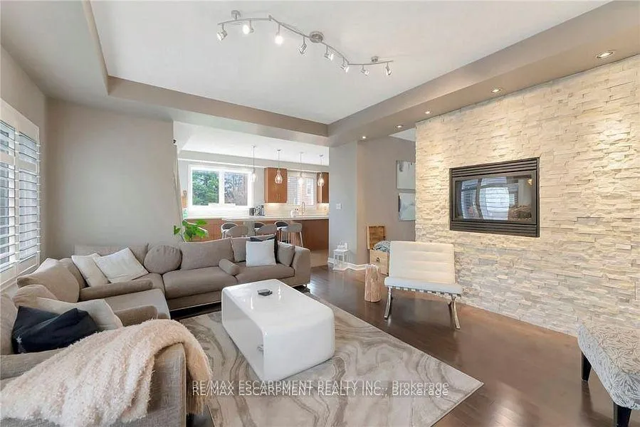 Photo 14 of 349 Valridge Drive, Hamilton, Ancaster — HOMEH