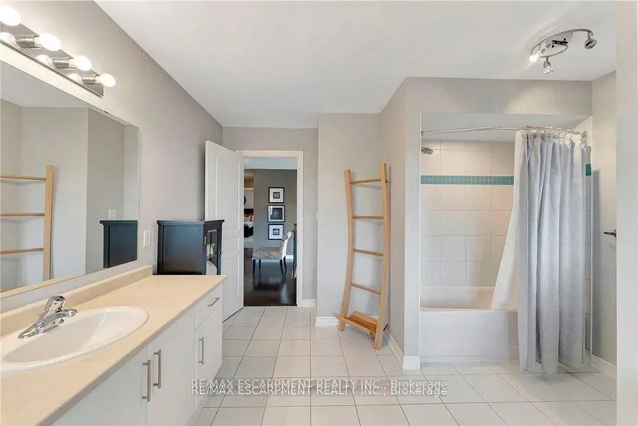 Photo 25 of 349 Valridge Drive, Hamilton, Ancaster — HOMEH