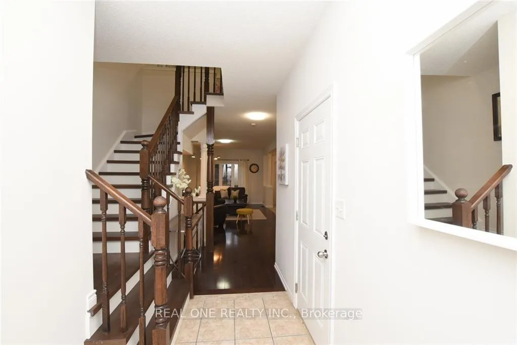 Photo 2 of 351 Stonehenge Drive, Hamilton, Meadowlands — HOMEH
