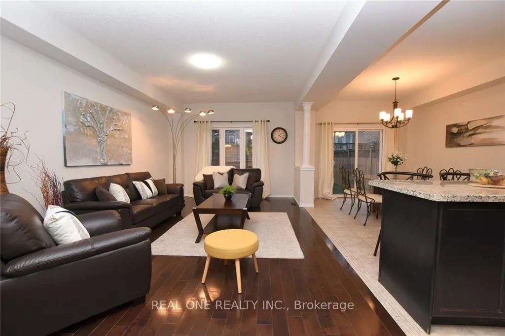 Photo 3 of 351 Stonehenge Drive, Hamilton, Meadowlands — HOMEH