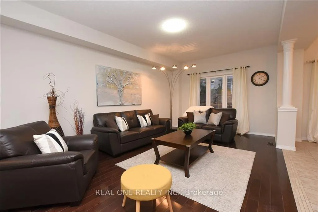Photo 4 of 351 Stonehenge Drive, Hamilton, Meadowlands — HOMEH