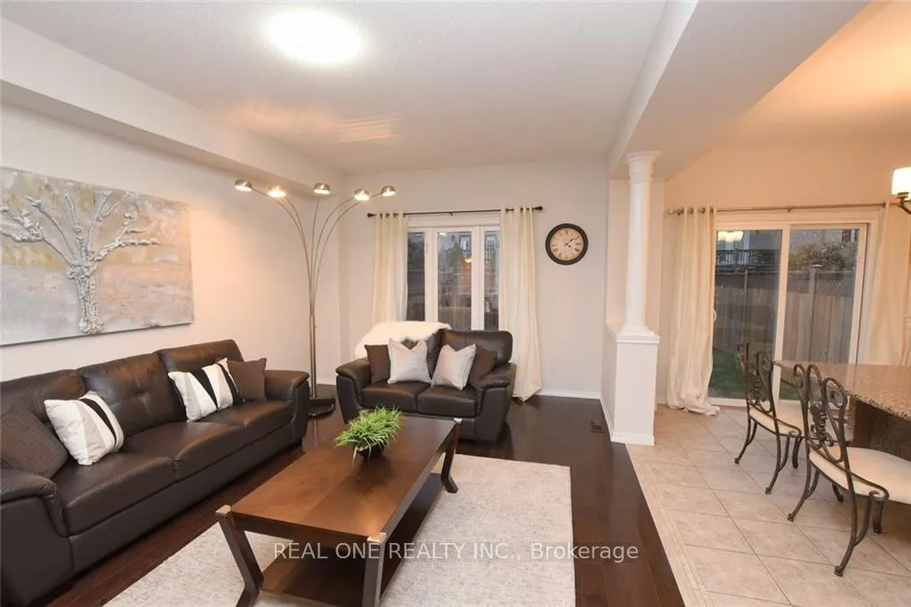 Photo 5 of 351 Stonehenge Drive, Hamilton, Meadowlands — HOMEH