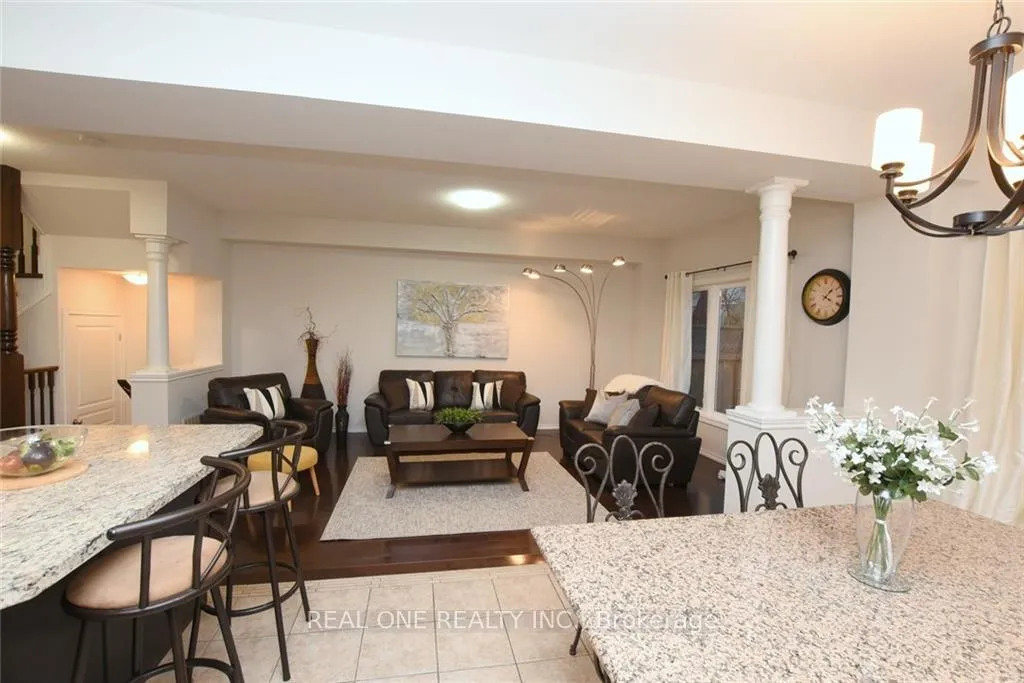 Photo 10 of 351 Stonehenge Drive, Hamilton, Meadowlands — HOMEH