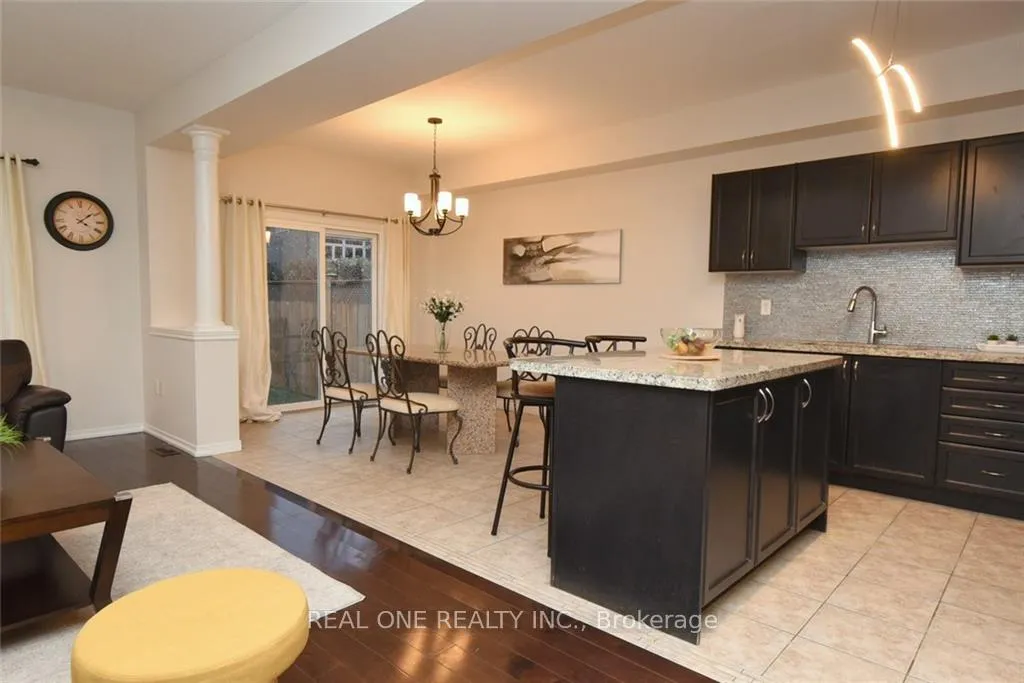 Photo 14 of 351 Stonehenge Drive, Hamilton, Meadowlands — HOMEH