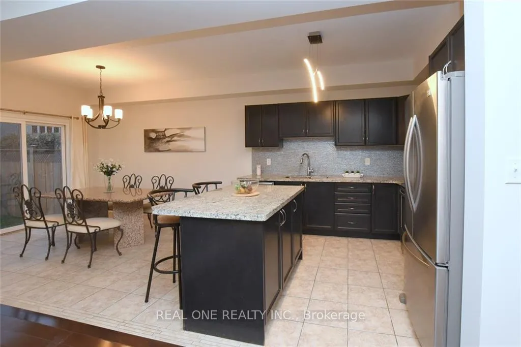 Photo 17 of 351 Stonehenge Drive, Hamilton, Meadowlands — HOMEH