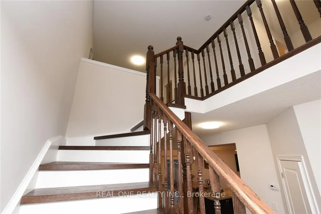 Photo 20 of 351 Stonehenge Drive, Hamilton, Meadowlands — HOMEH