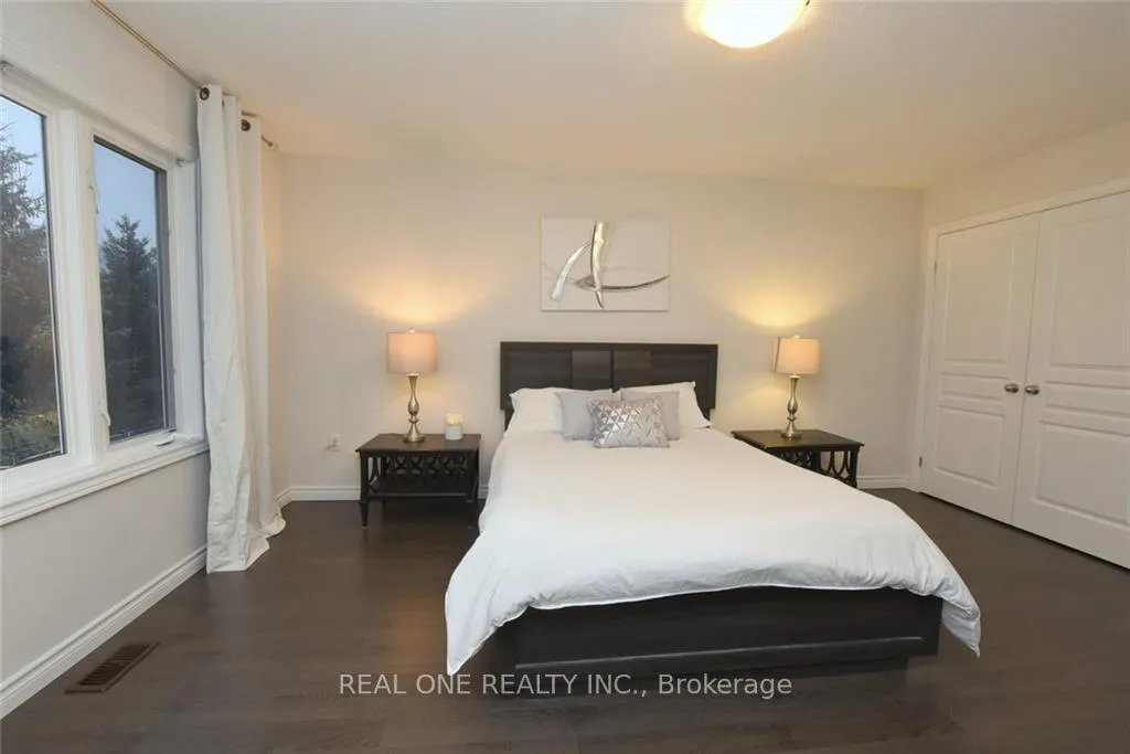 Photo 25 of 351 Stonehenge Drive, Hamilton, Meadowlands — HOMEH