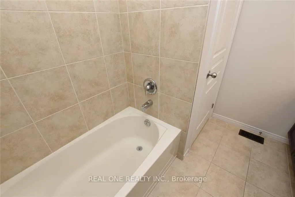 Photo 34 of 351 Stonehenge Drive, Hamilton, Meadowlands — HOMEH