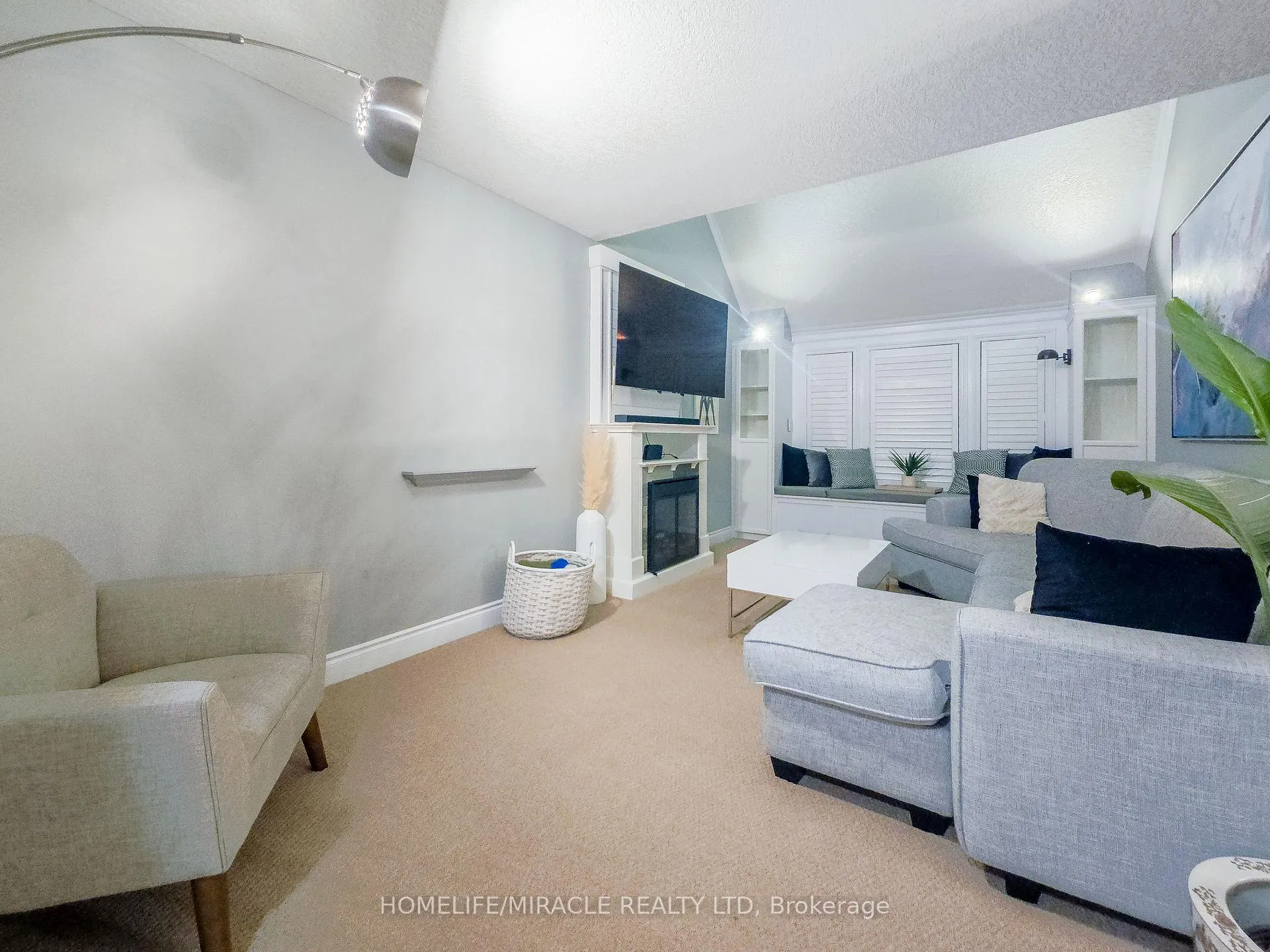 Photo 5 of 228 Sunny Meadow Court, Kitchener — HOMEH