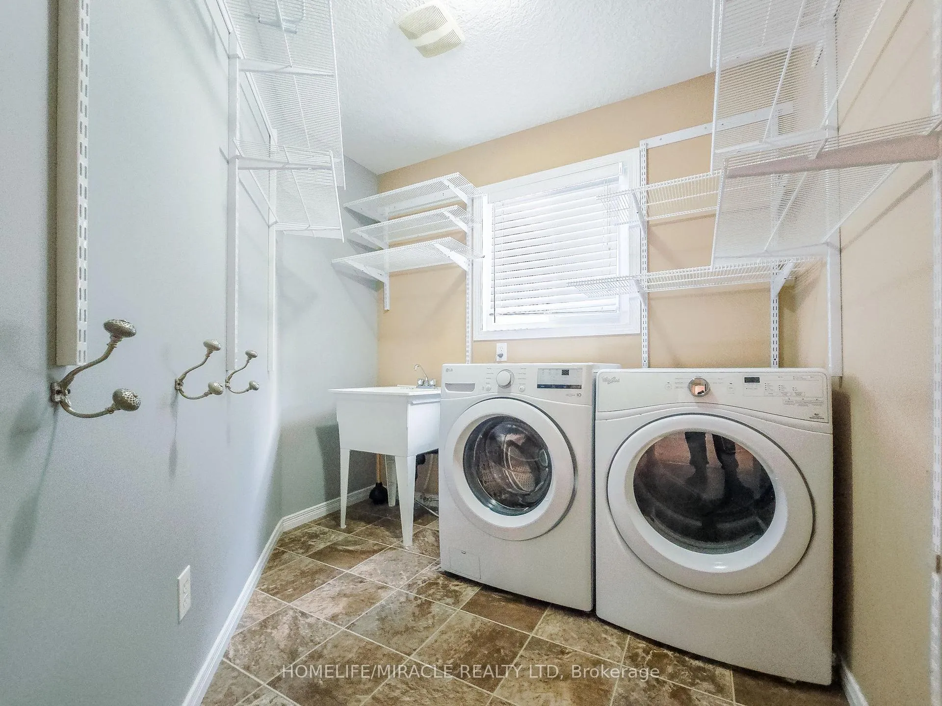 Photo 19 of 228 Sunny Meadow Court, Kitchener — HOMEH