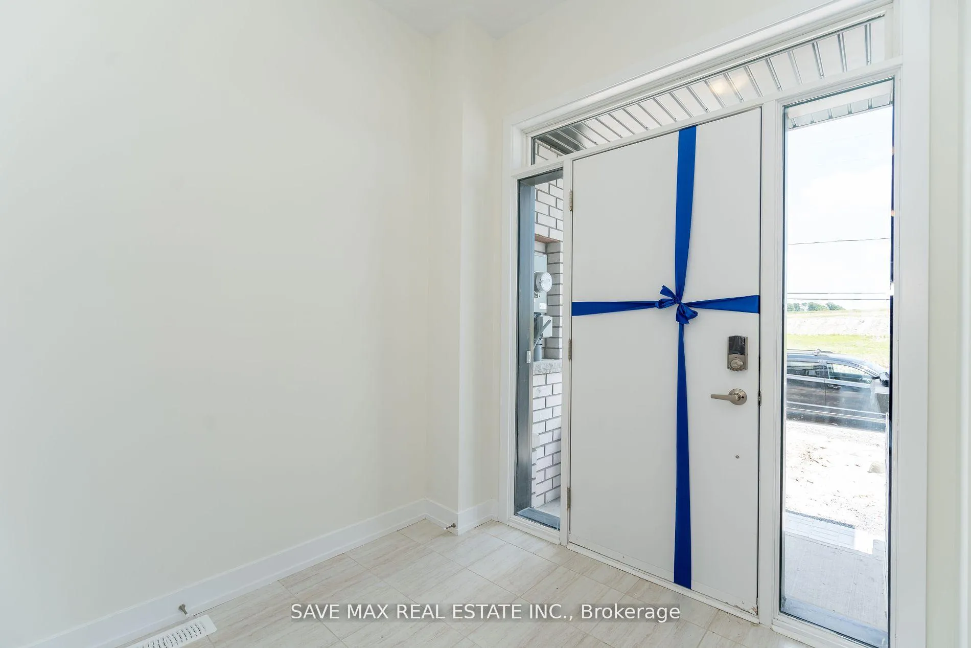 Photo 3 of 1082 Thompson Drive, Oshawa, Kedron — HOMEH