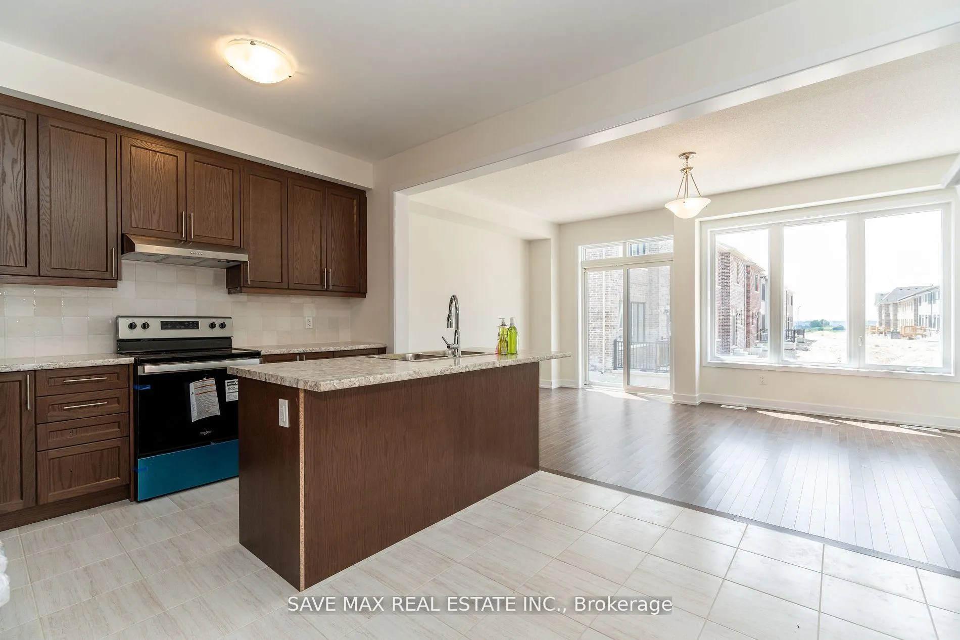 Photo 6 of 1082 Thompson Drive, Oshawa, Kedron — HOMEH