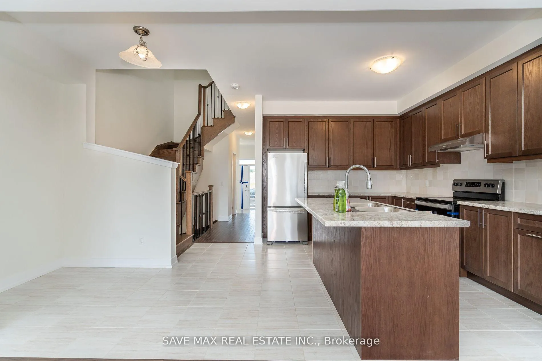 Photo 8 of 1082 Thompson Drive, Oshawa, Kedron — HOMEH