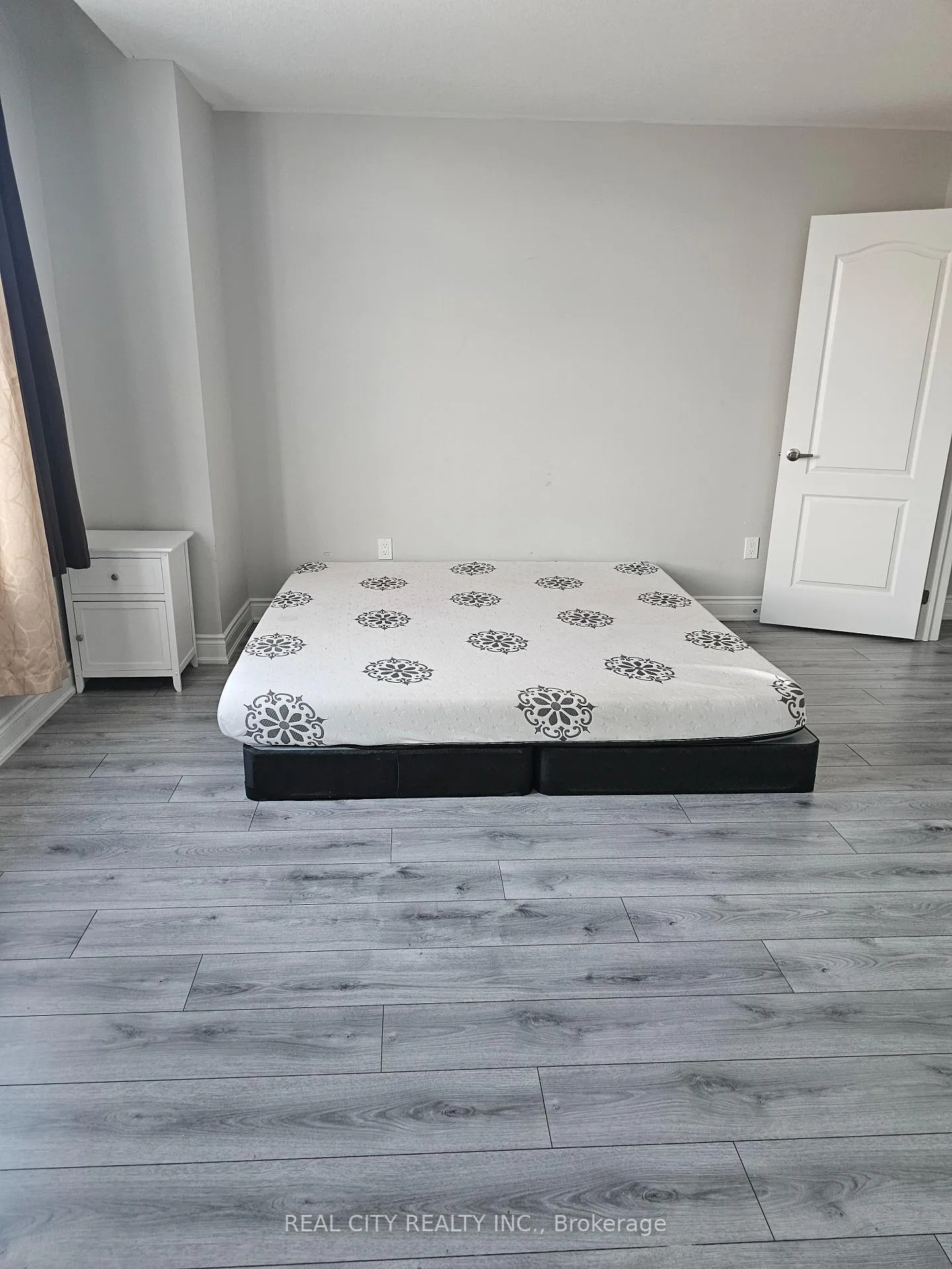 Photo 8 of 132 Sunset Way, Thorold, Rolling Meadows — HOMEH